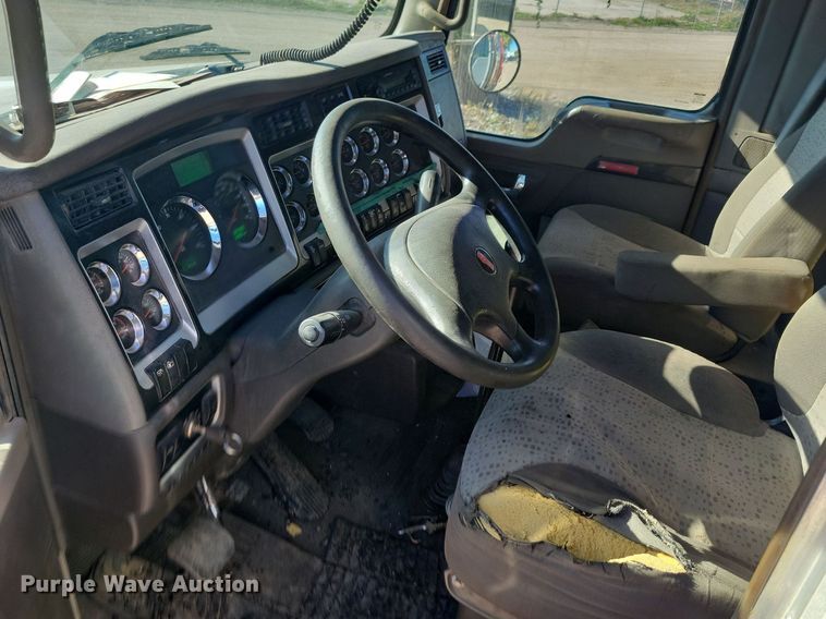 image for item LO9822 2012 Kenworth T800  dump truck