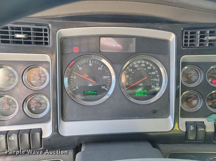 image for item LO9822 2012 Kenworth T800  dump truck