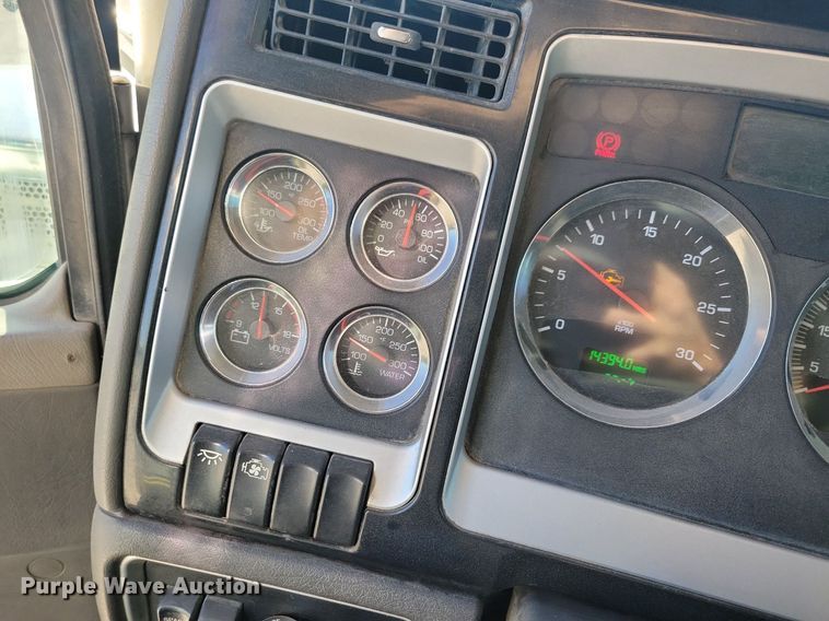 image for item LO9822 2012 Kenworth T800  dump truck