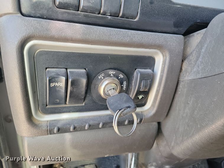 image for item LO9822 2012 Kenworth T800  dump truck