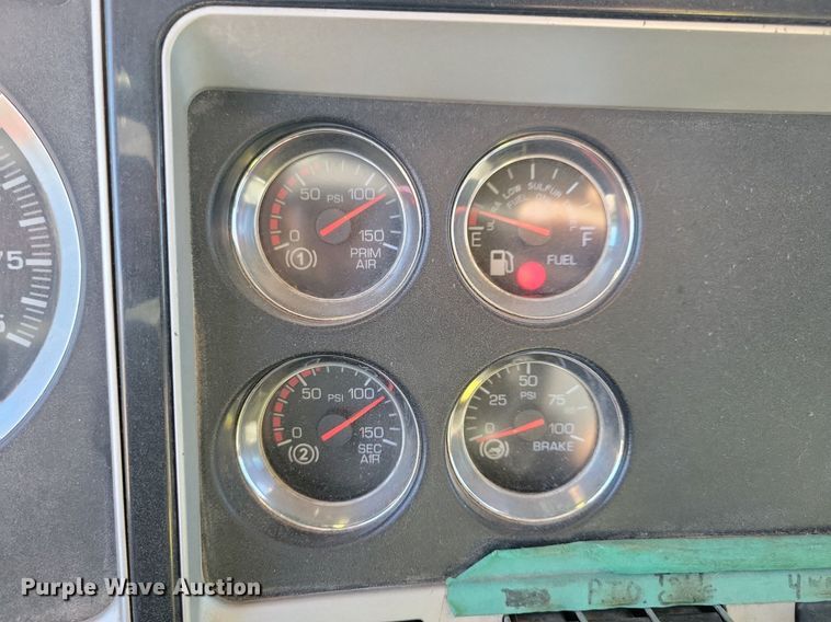 image for item LO9822 2012 Kenworth T800  dump truck