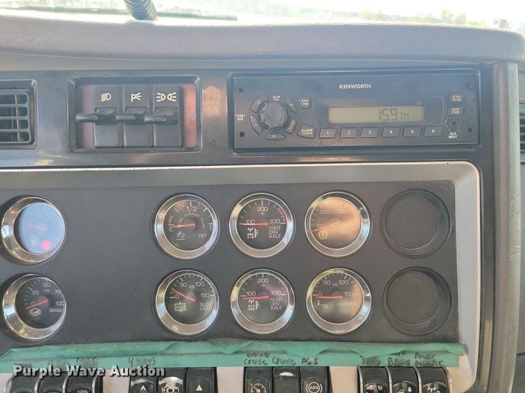 image for item LO9822 2012 Kenworth T800  dump truck