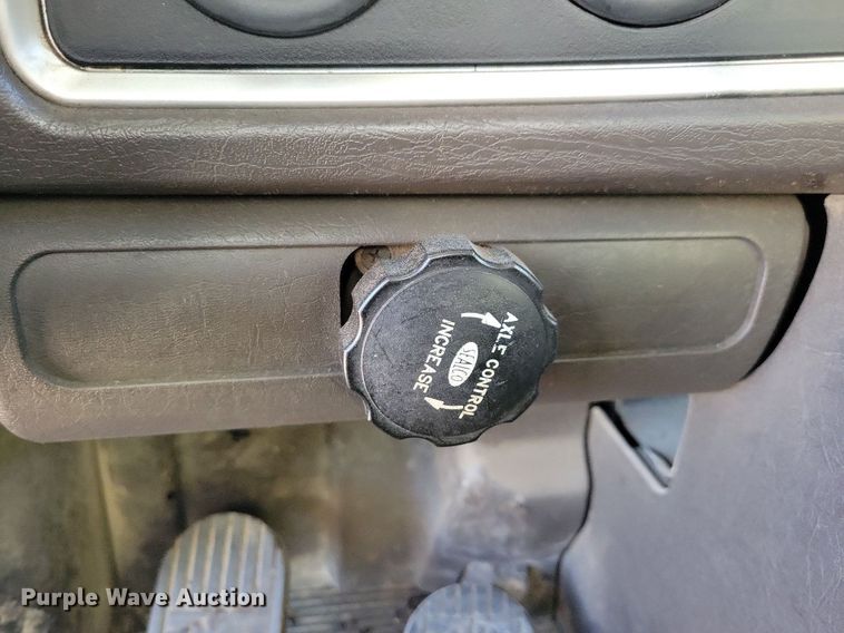 image for item LO9822 2012 Kenworth T800  dump truck