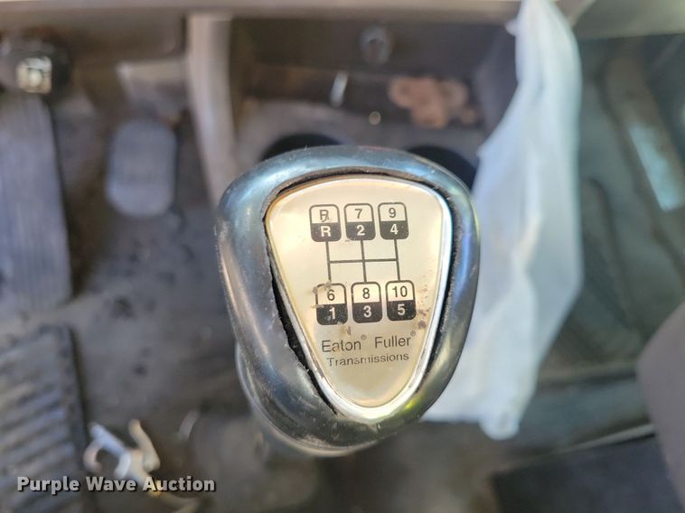 image for item LO9822 2012 Kenworth T800  dump truck