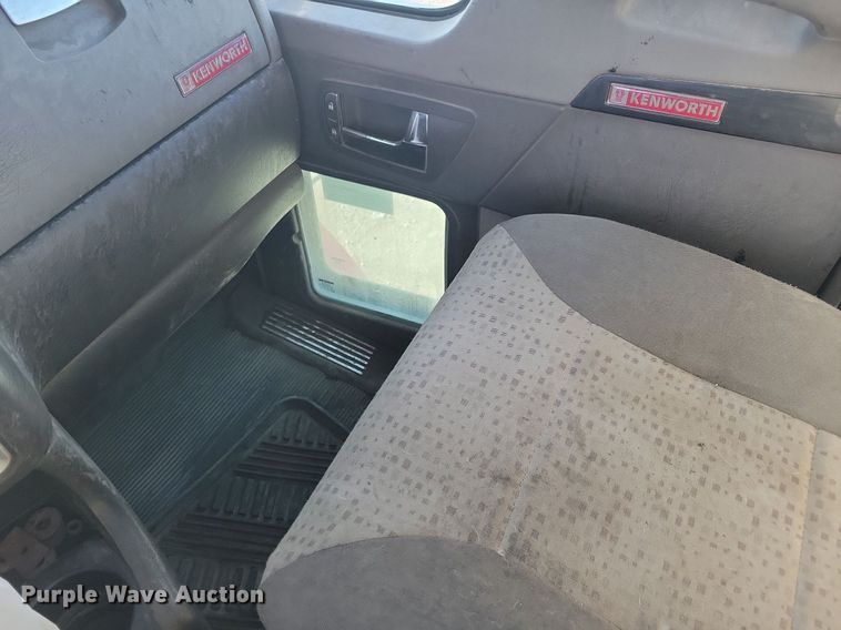 image for item LO9822 2012 Kenworth T800  dump truck