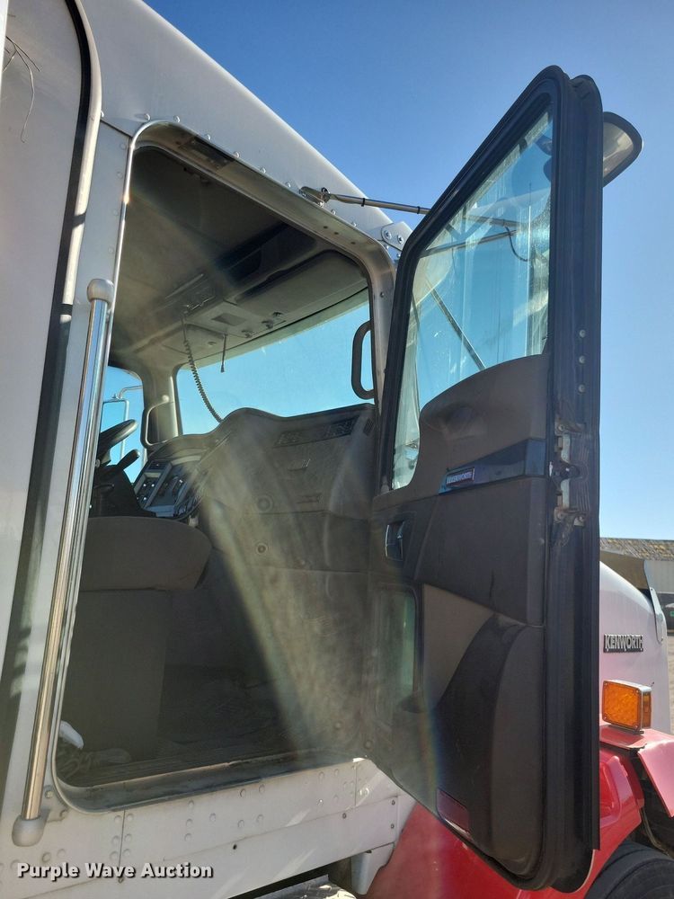 image for item LO9822 2012 Kenworth T800  dump truck