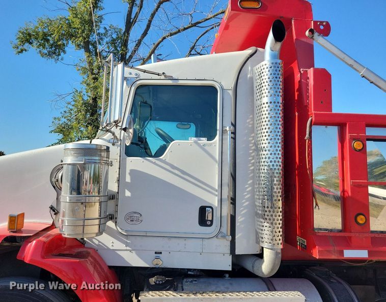 image for item LO9822 2012 Kenworth T800  dump truck