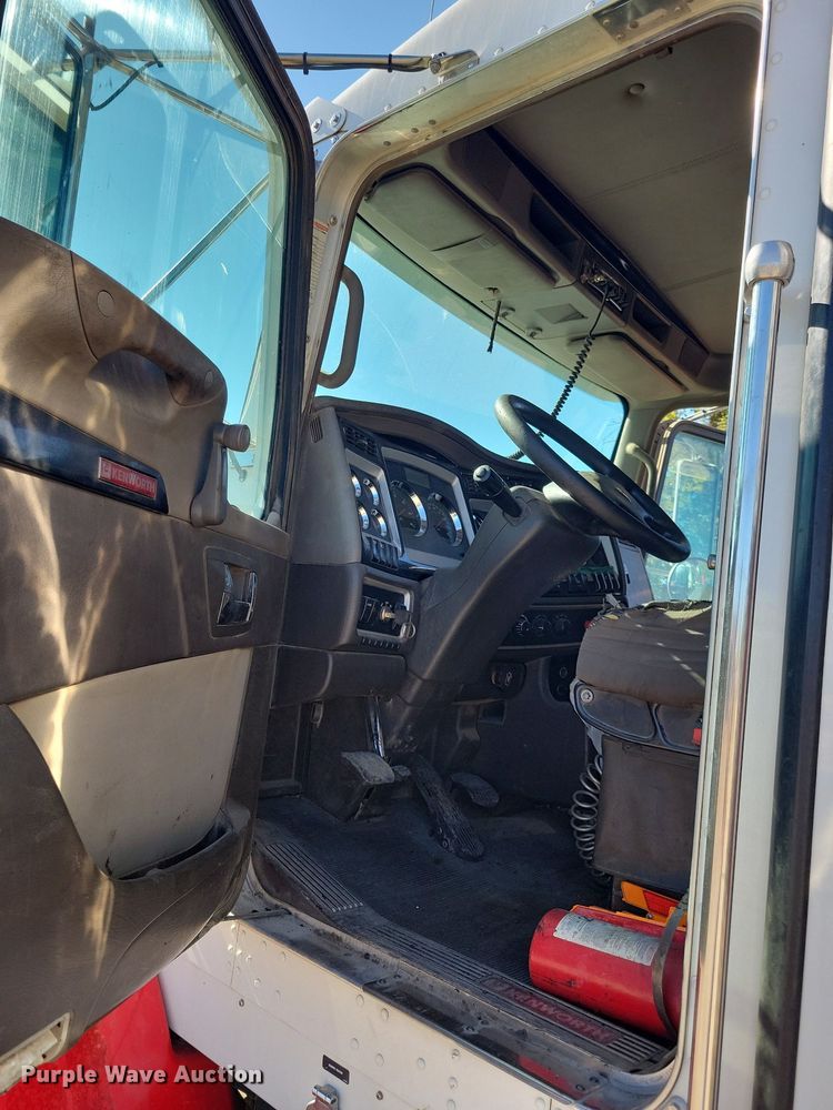 image for item LO9822 2012 Kenworth T800  dump truck