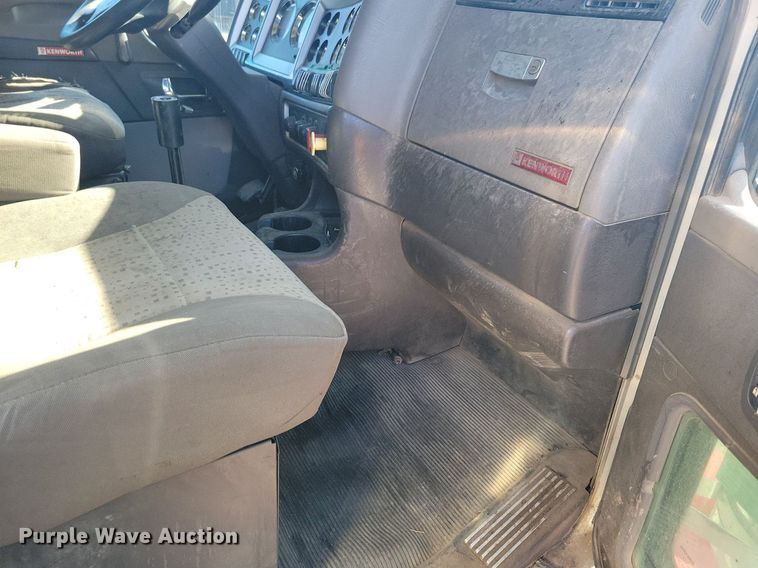 image for item LO9822 2012 Kenworth T800  dump truck