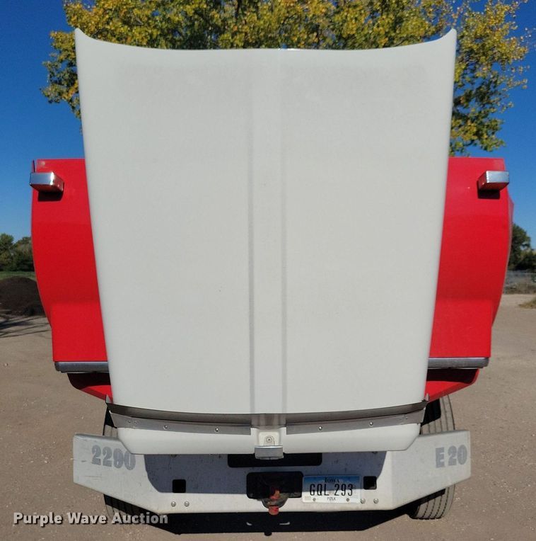 image for item LO9822 2012 Kenworth T800  dump truck