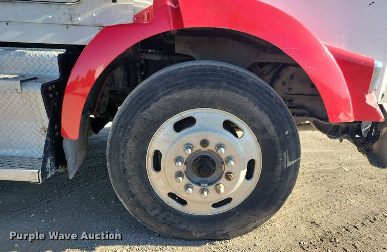 image for item LO9822 2012 Kenworth T800  dump truck