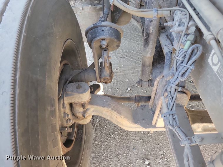 image for item LO9822 2012 Kenworth T800  dump truck