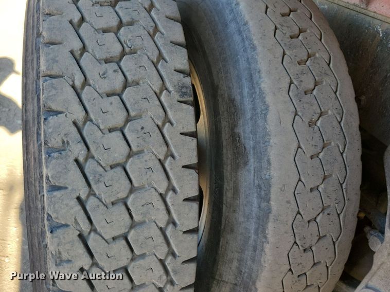 image for item LO9822 2012 Kenworth T800  dump truck