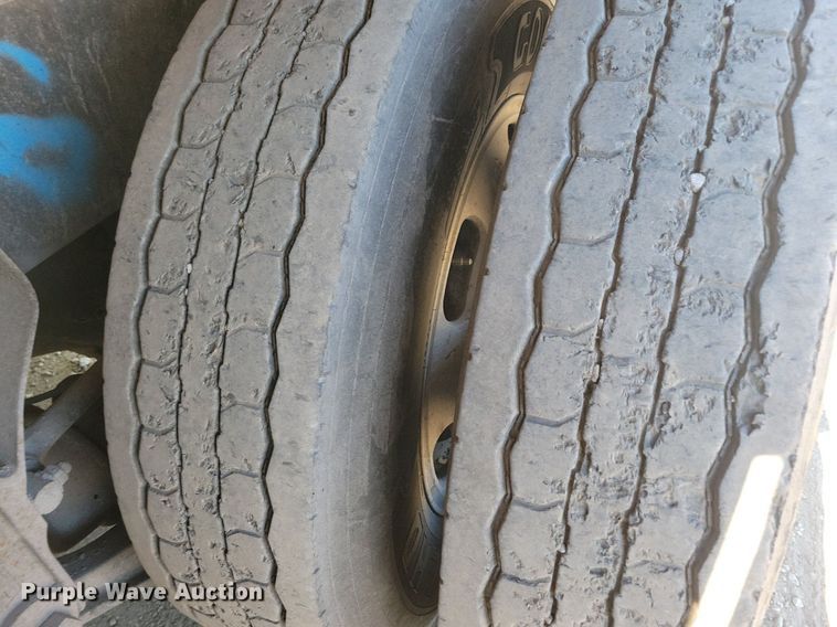 image for item LO9822 2012 Kenworth T800  dump truck