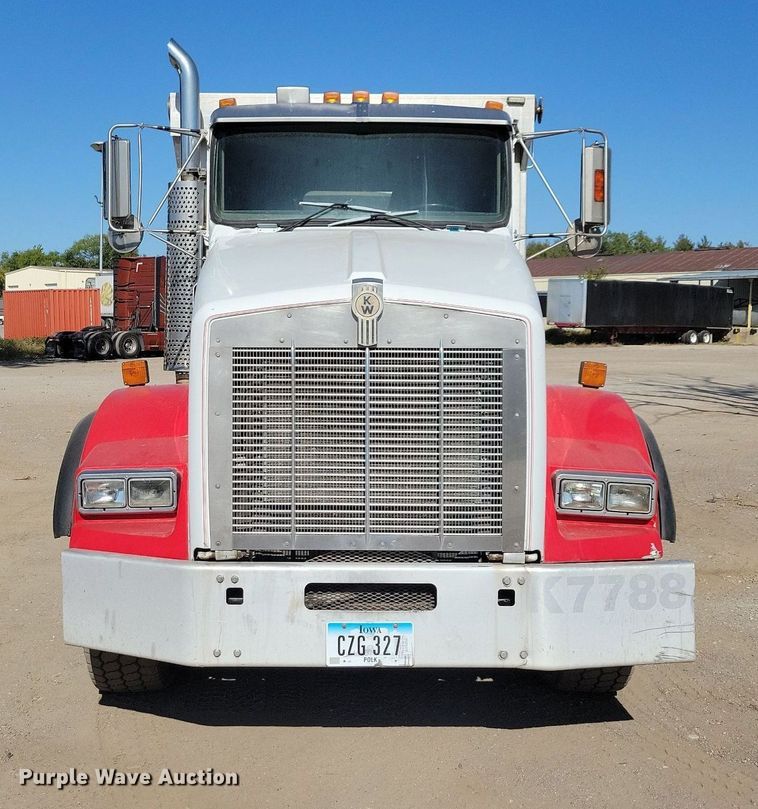 image for item LO9824 1997 Kenworth T800  dump truck