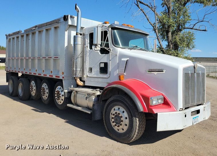 image for item LO9824 1997 Kenworth T800  dump truck