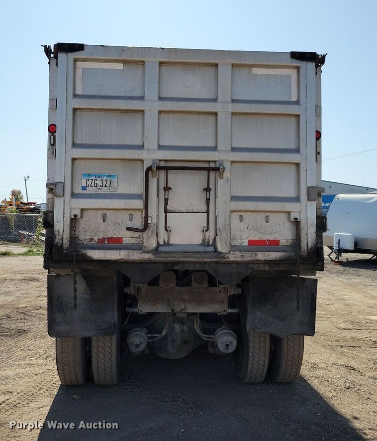 image for item LO9824 1997 Kenworth T800  dump truck