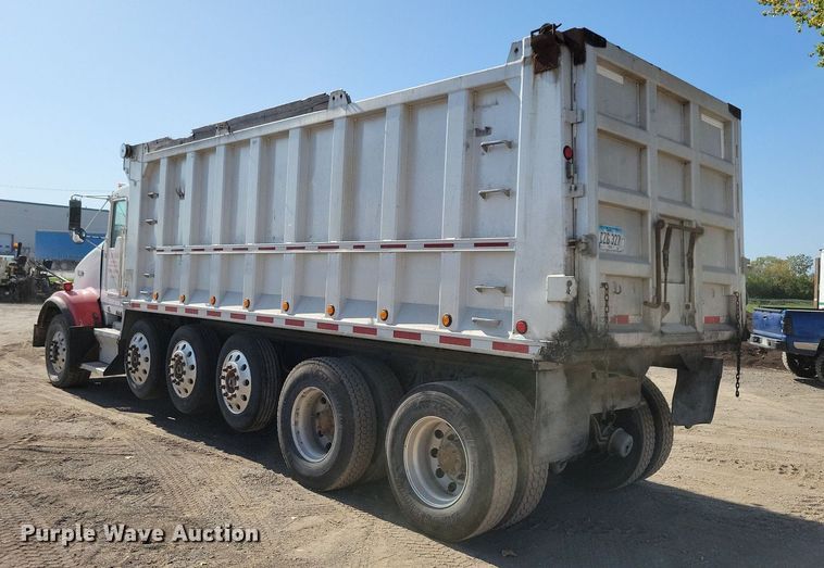 image for item LO9824 1997 Kenworth T800  dump truck