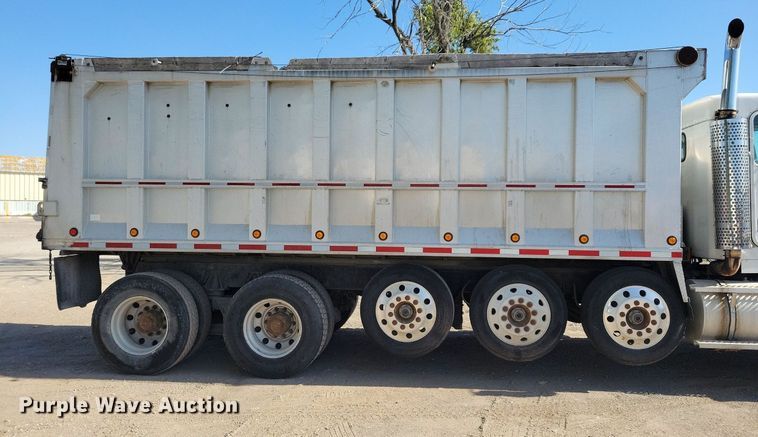 image for item LO9824 1997 Kenworth T800  dump truck