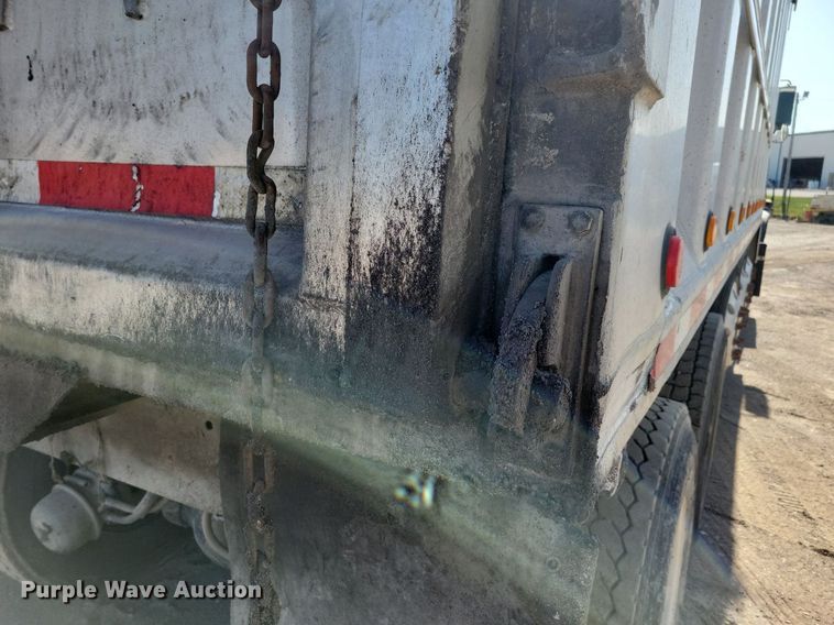 image for item LO9824 1997 Kenworth T800  dump truck