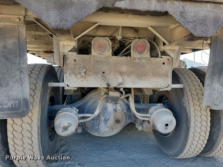 image for item LO9824 1997 Kenworth T800  dump truck