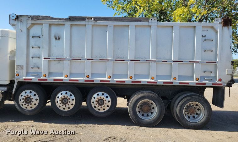 image for item LO9824 1997 Kenworth T800  dump truck