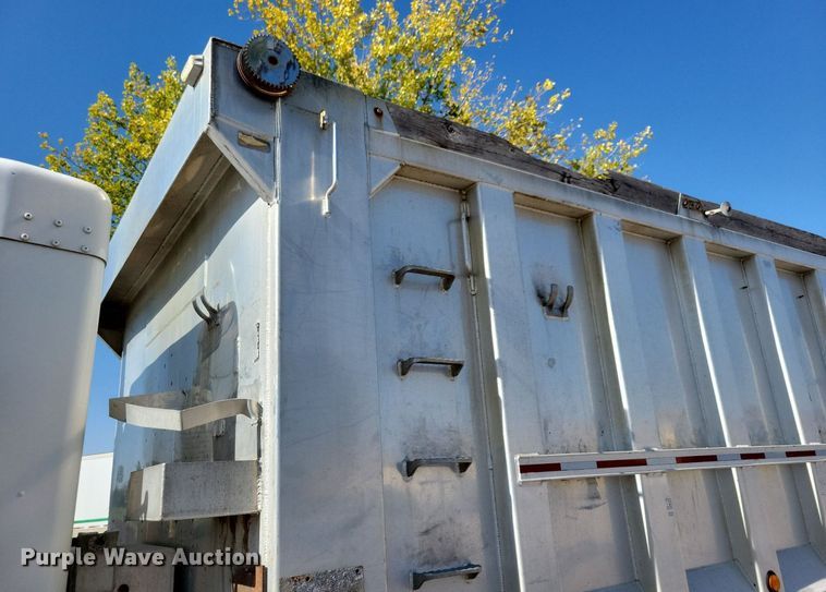 image for item LO9824 1997 Kenworth T800  dump truck