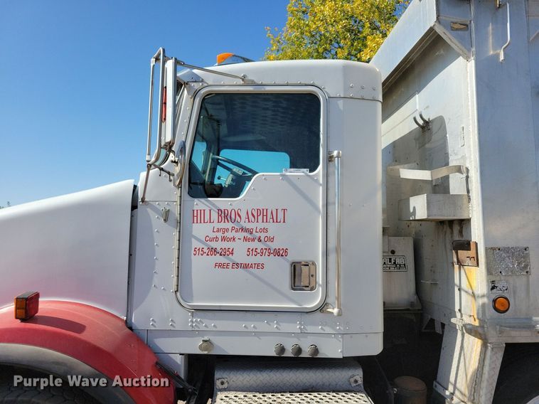 image for item LO9824 1997 Kenworth T800  dump truck