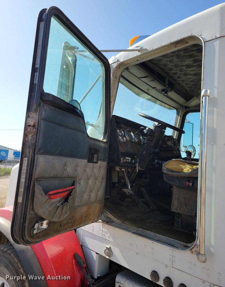 image for item LO9824 1997 Kenworth T800  dump truck