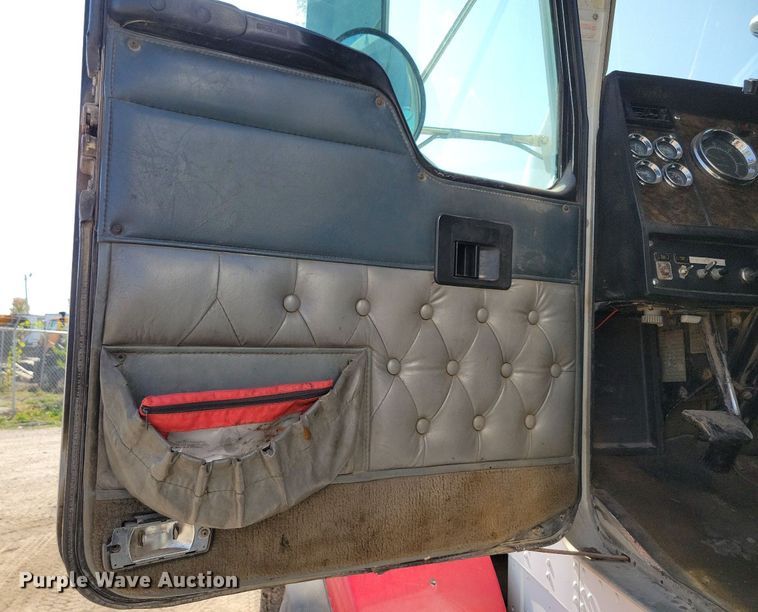 image for item LO9824 1997 Kenworth T800  dump truck