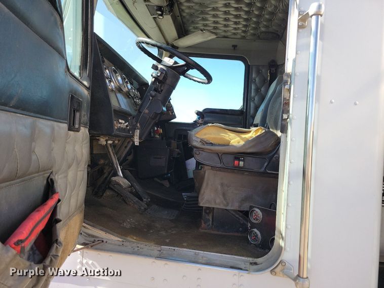 image for item LO9824 1997 Kenworth T800  dump truck