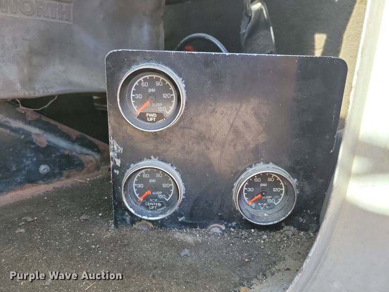 image for item LO9824 1997 Kenworth T800  dump truck