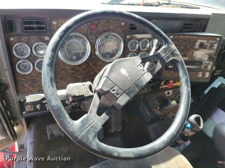 image for item LO9824 1997 Kenworth T800  dump truck