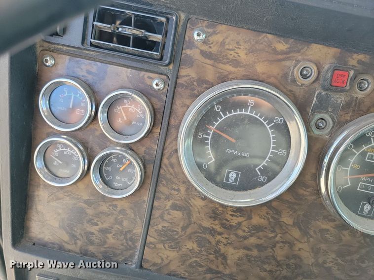 image for item LO9824 1997 Kenworth T800  dump truck