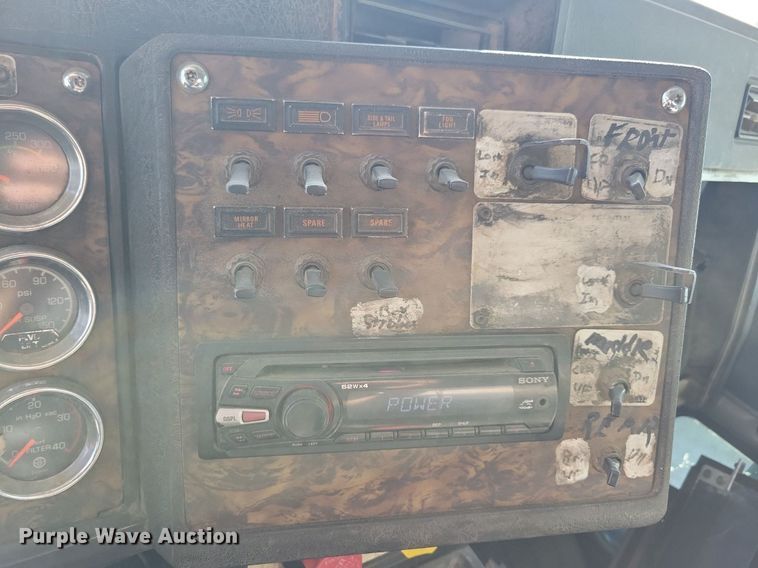 image for item LO9824 1997 Kenworth T800  dump truck