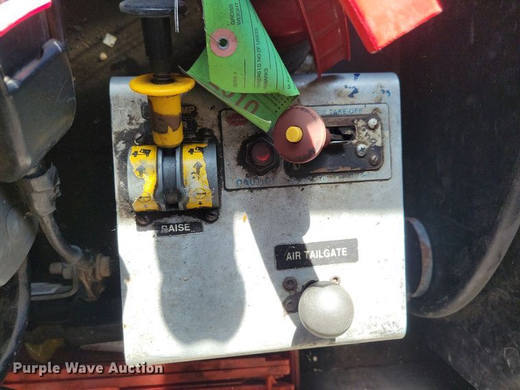 image for item LO9824 1997 Kenworth T800  dump truck