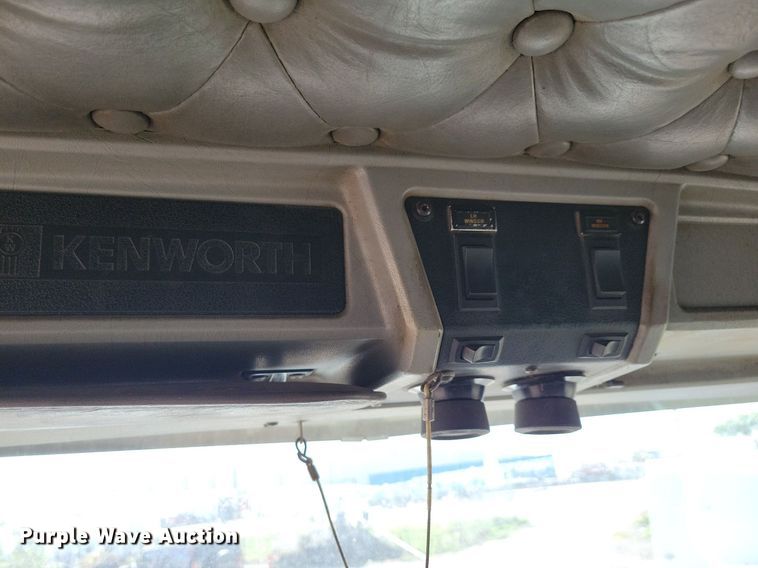 image for item LO9824 1997 Kenworth T800  dump truck