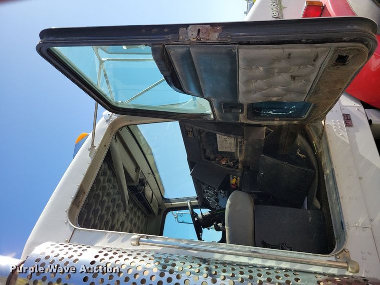 image for item LO9824 1997 Kenworth T800  dump truck