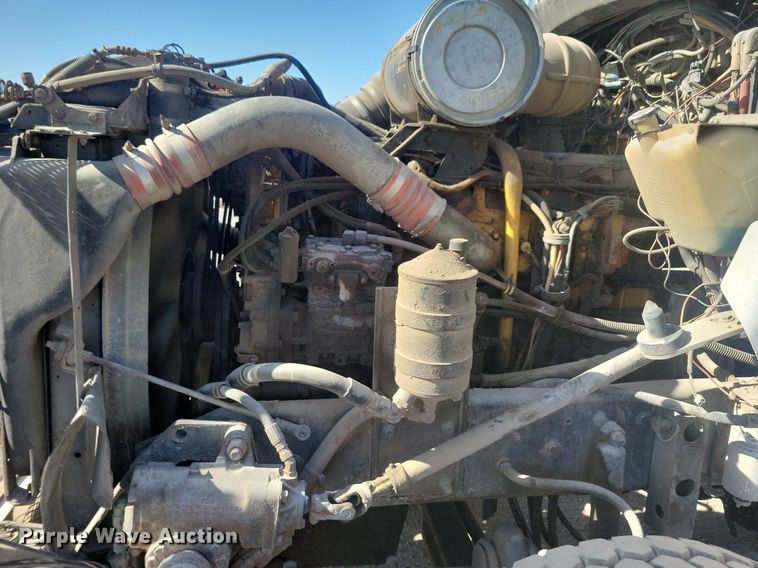 image for item LO9824 1997 Kenworth T800  dump truck