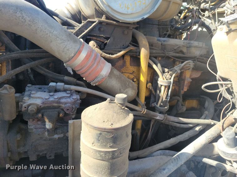 image for item LO9824 1997 Kenworth T800  dump truck