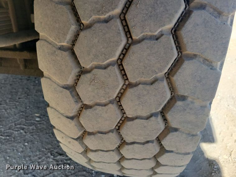 image for item LO9824 1997 Kenworth T800  dump truck