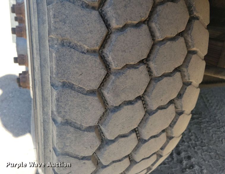 image for item LO9824 1997 Kenworth T800  dump truck