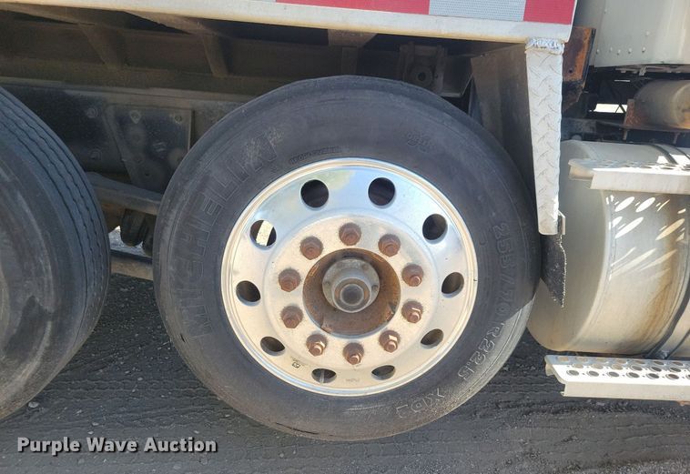 image for item LO9824 1997 Kenworth T800  dump truck