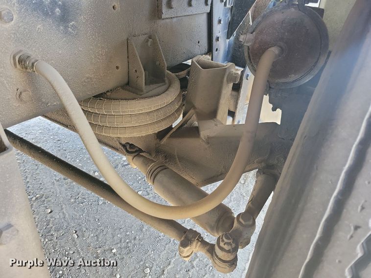 image for item LO9824 1997 Kenworth T800  dump truck