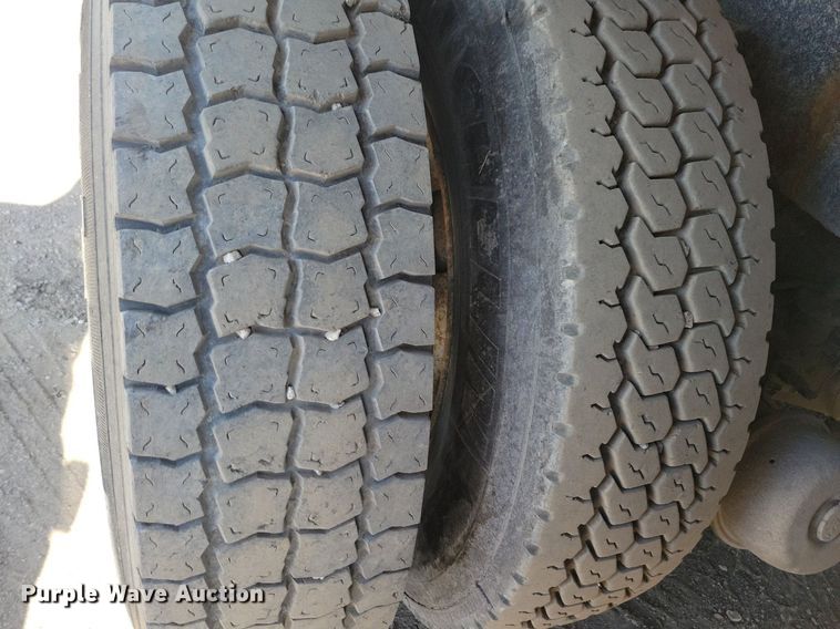 image for item LO9824 1997 Kenworth T800  dump truck