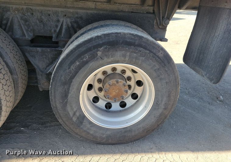 image for item LO9824 1997 Kenworth T800  dump truck