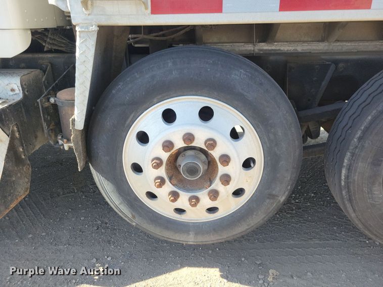 image for item LO9824 1997 Kenworth T800  dump truck