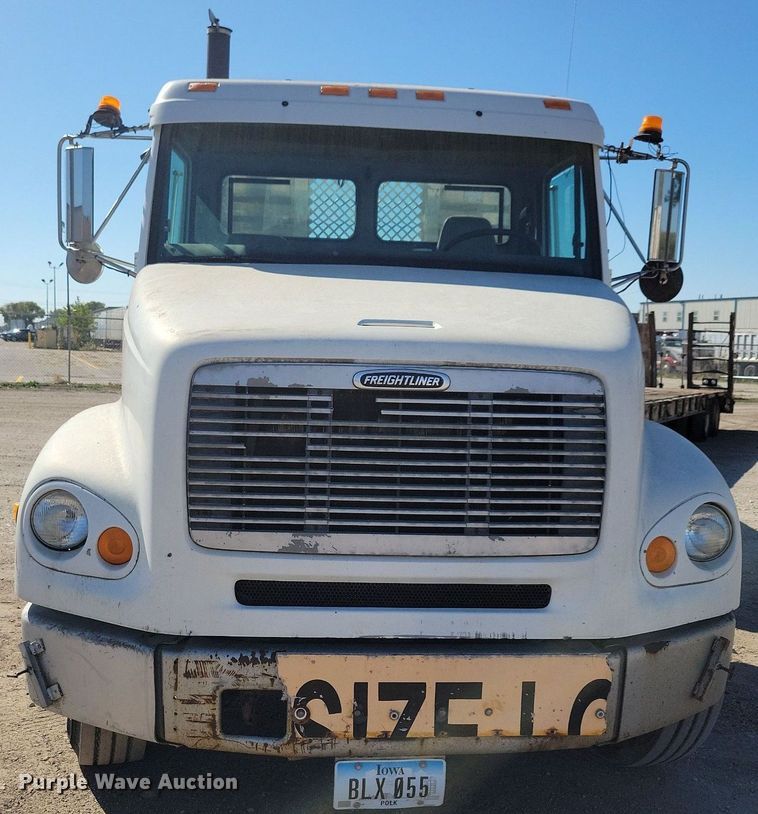 image for item LO9826 1999 Freightliner FL112  semi truck