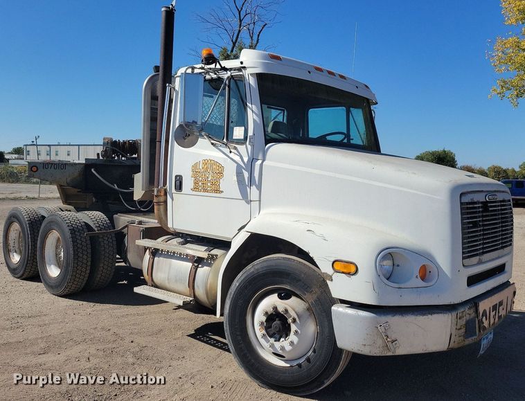 image for item LO9826 1999 Freightliner FL112  semi truck