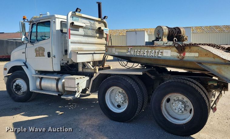 image for item LO9826 1999 Freightliner FL112  semi truck